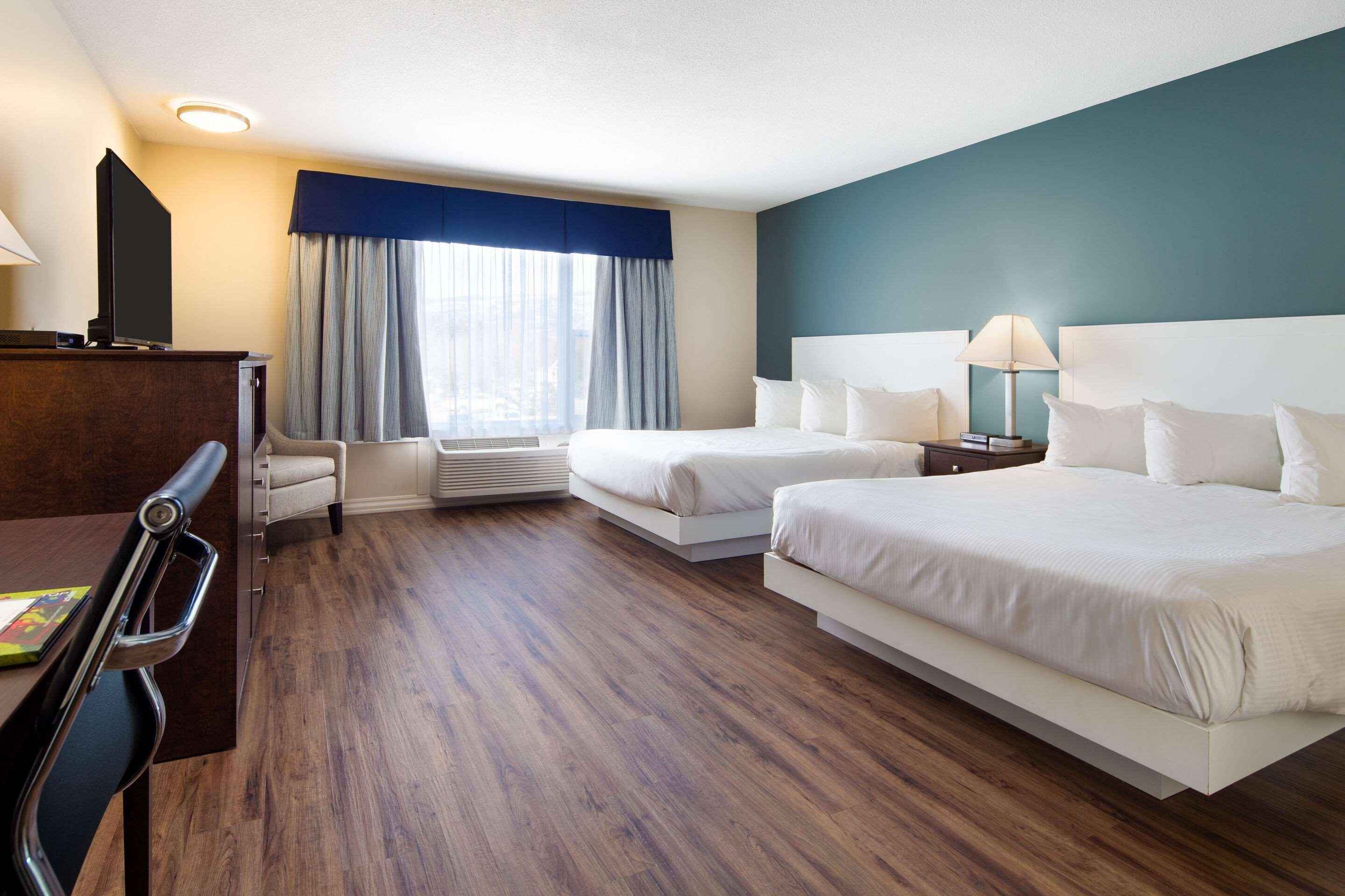 Econo Lodge Inn & Suites كيلوانا المظهر الخارجي الصورة