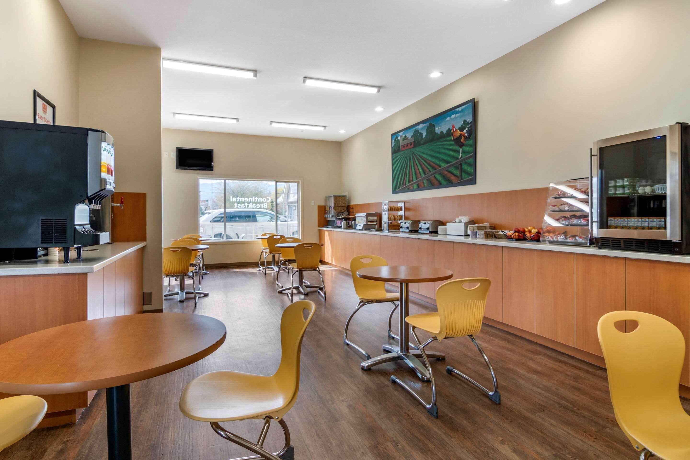 Econo Lodge Inn & Suites كيلوانا المظهر الخارجي الصورة