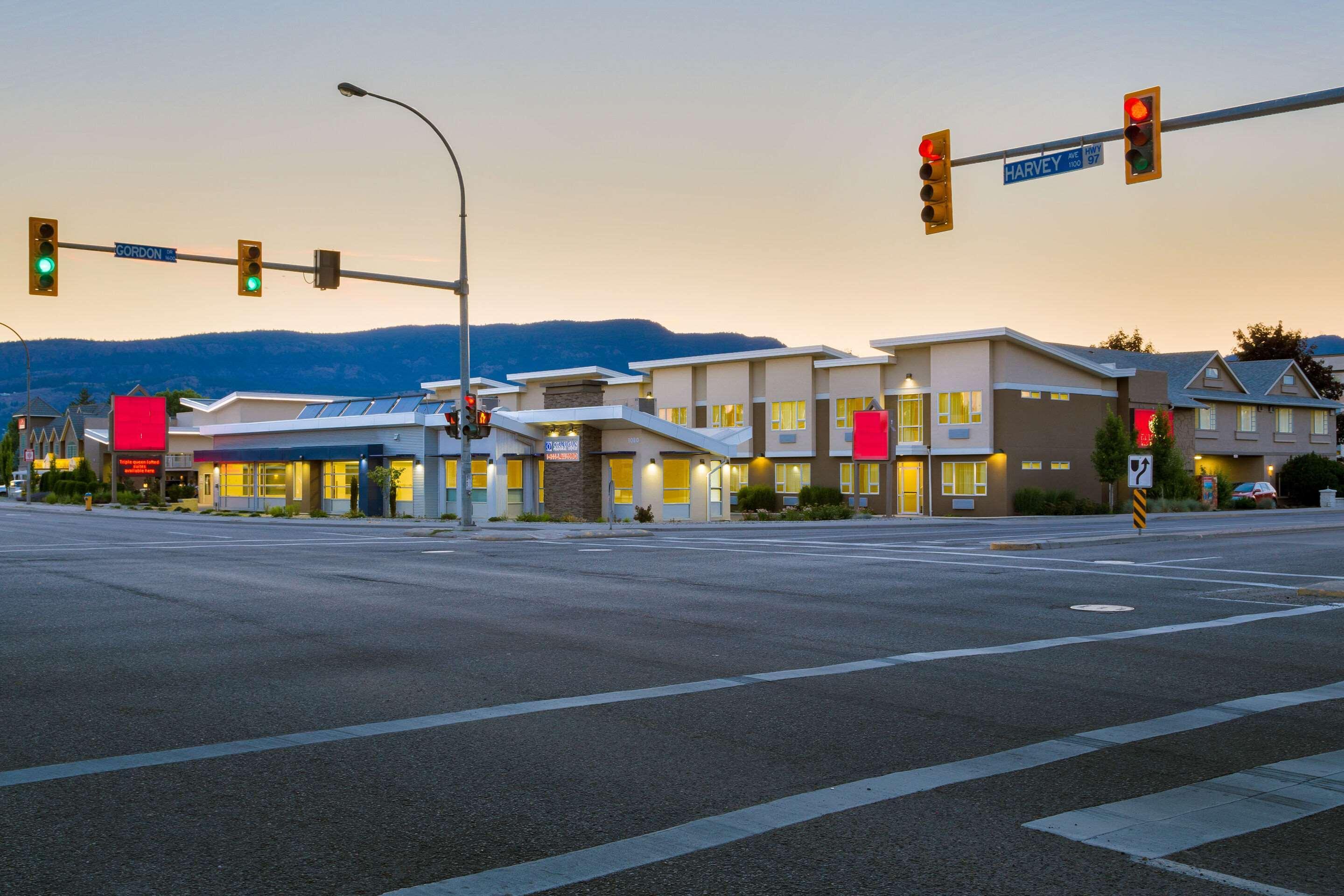 Econo Lodge Inn & Suites كيلوانا المظهر الخارجي الصورة