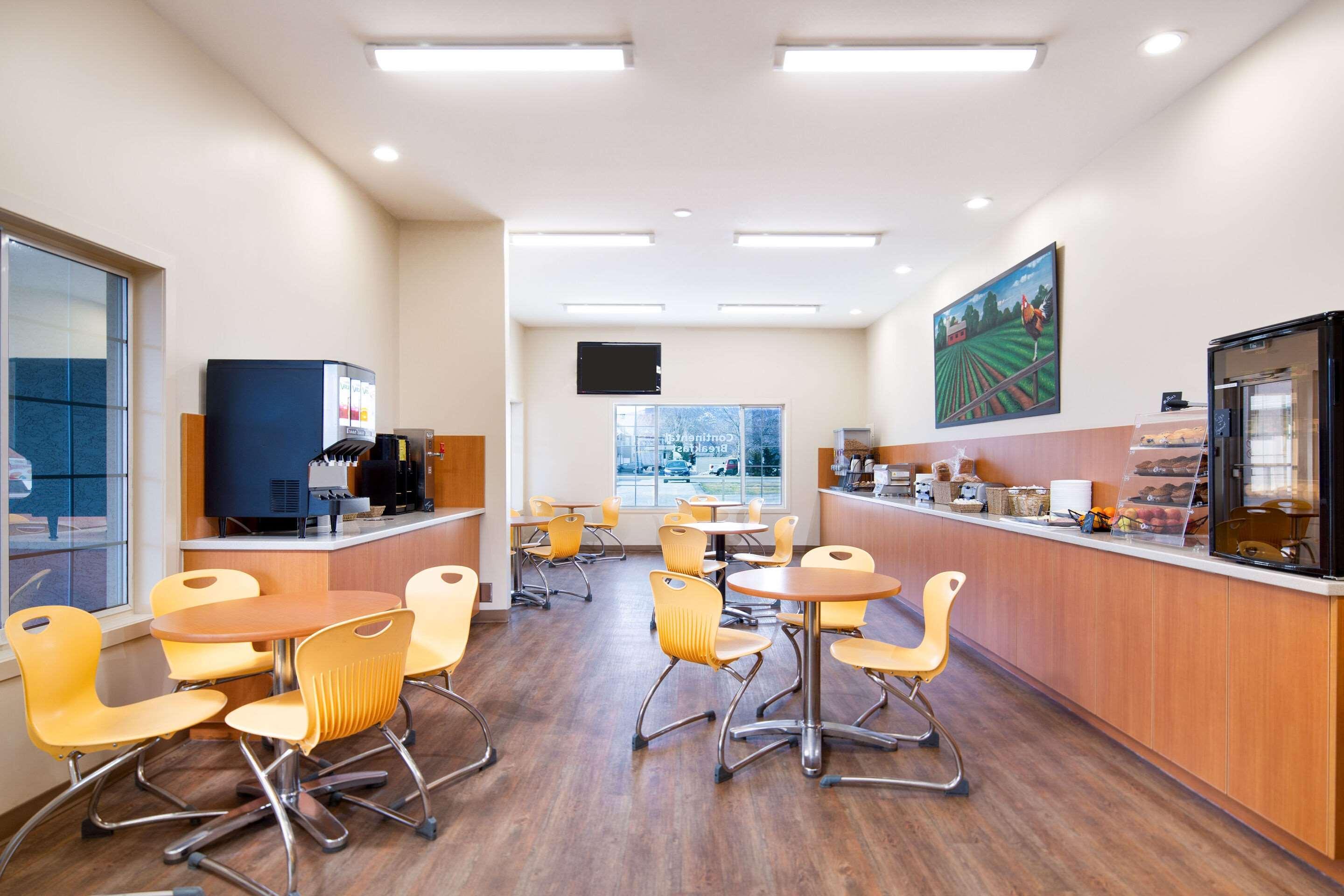 Econo Lodge Inn & Suites كيلوانا المظهر الخارجي الصورة