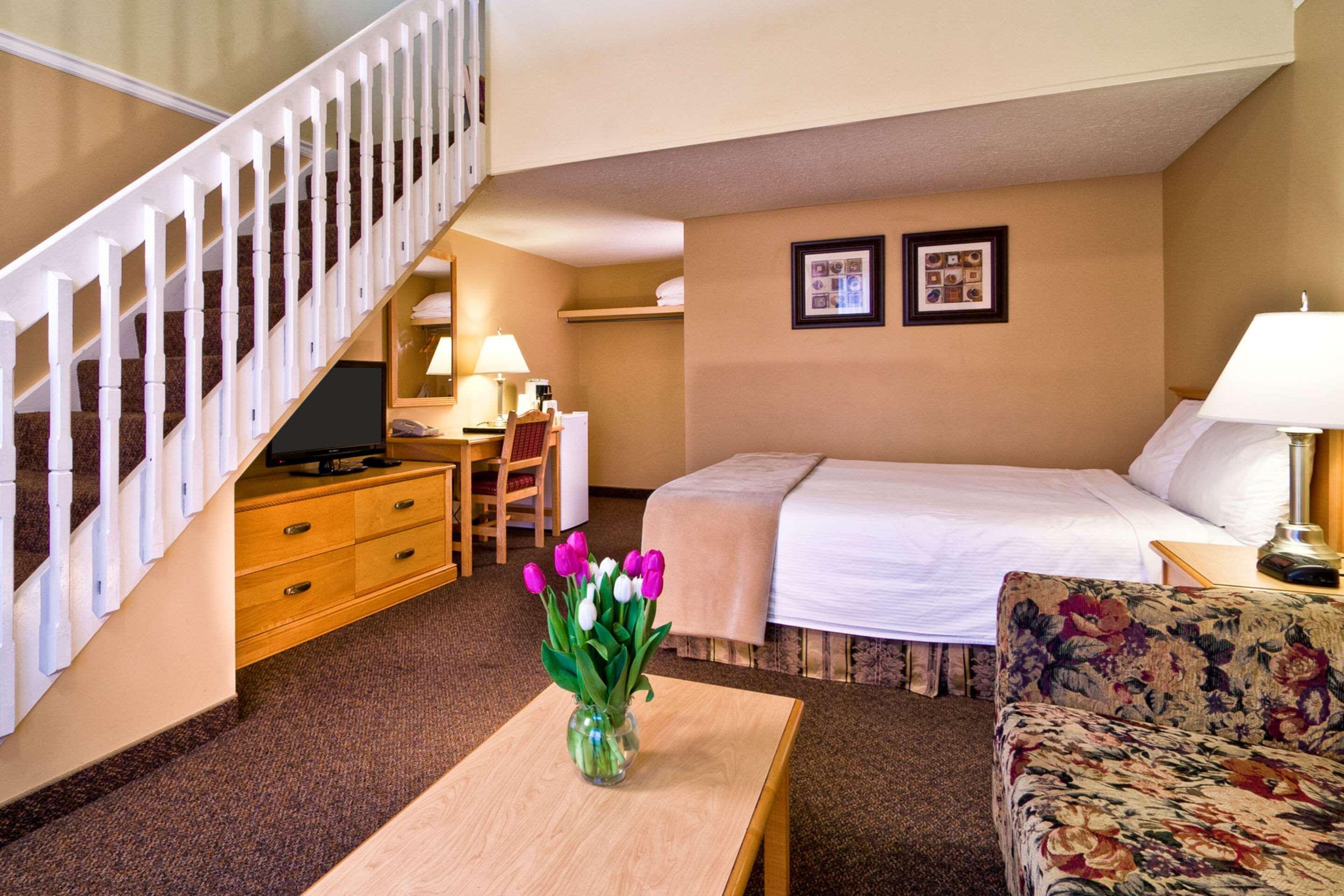 Econo Lodge Inn & Suites كيلوانا المظهر الخارجي الصورة