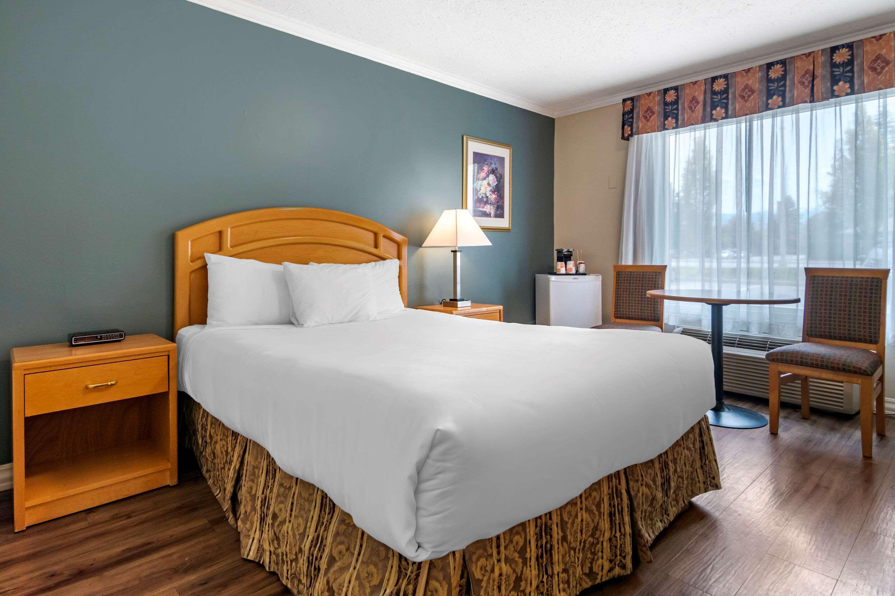 Econo Lodge Inn & Suites كيلوانا المظهر الخارجي الصورة