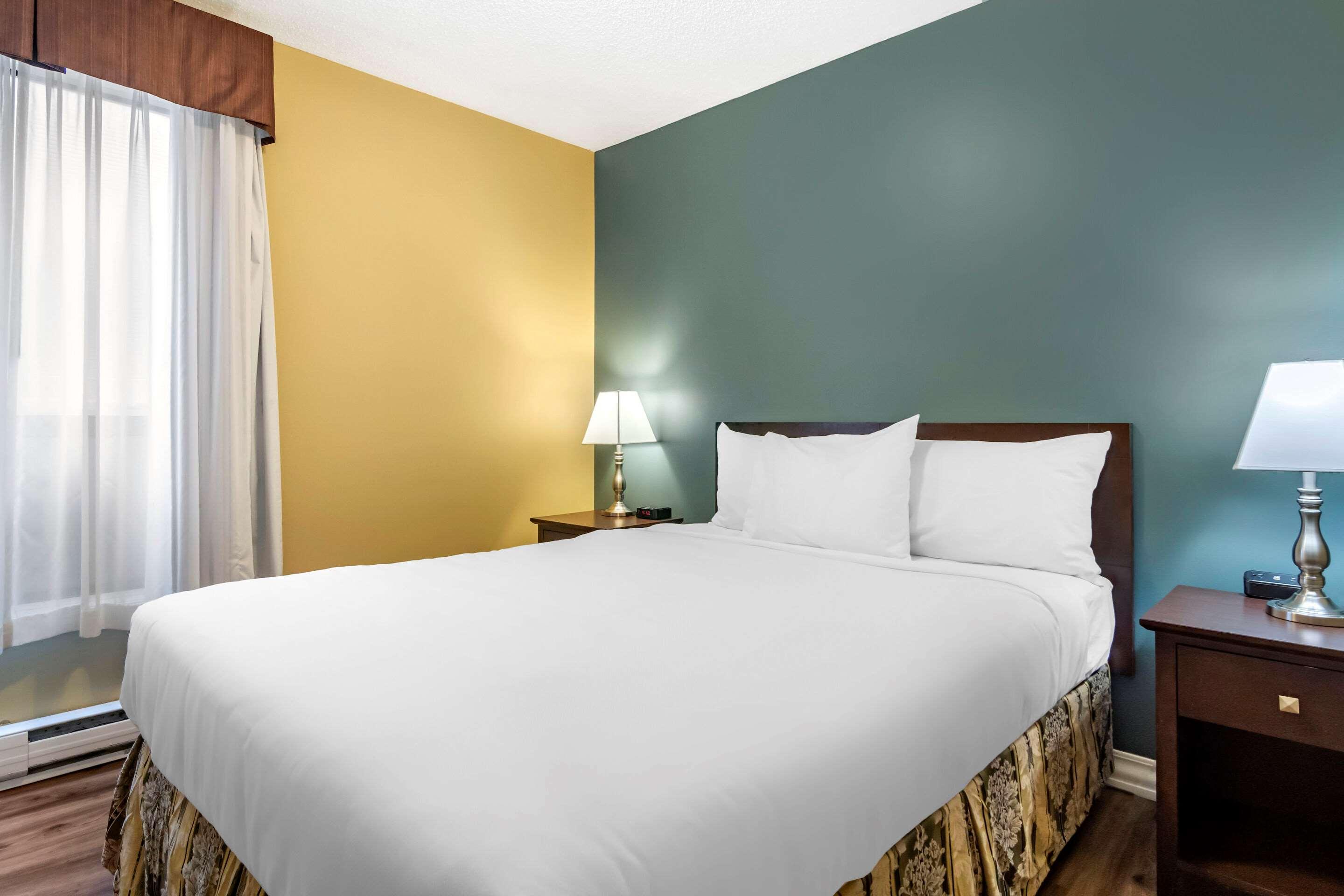 Econo Lodge Inn & Suites كيلوانا المظهر الخارجي الصورة