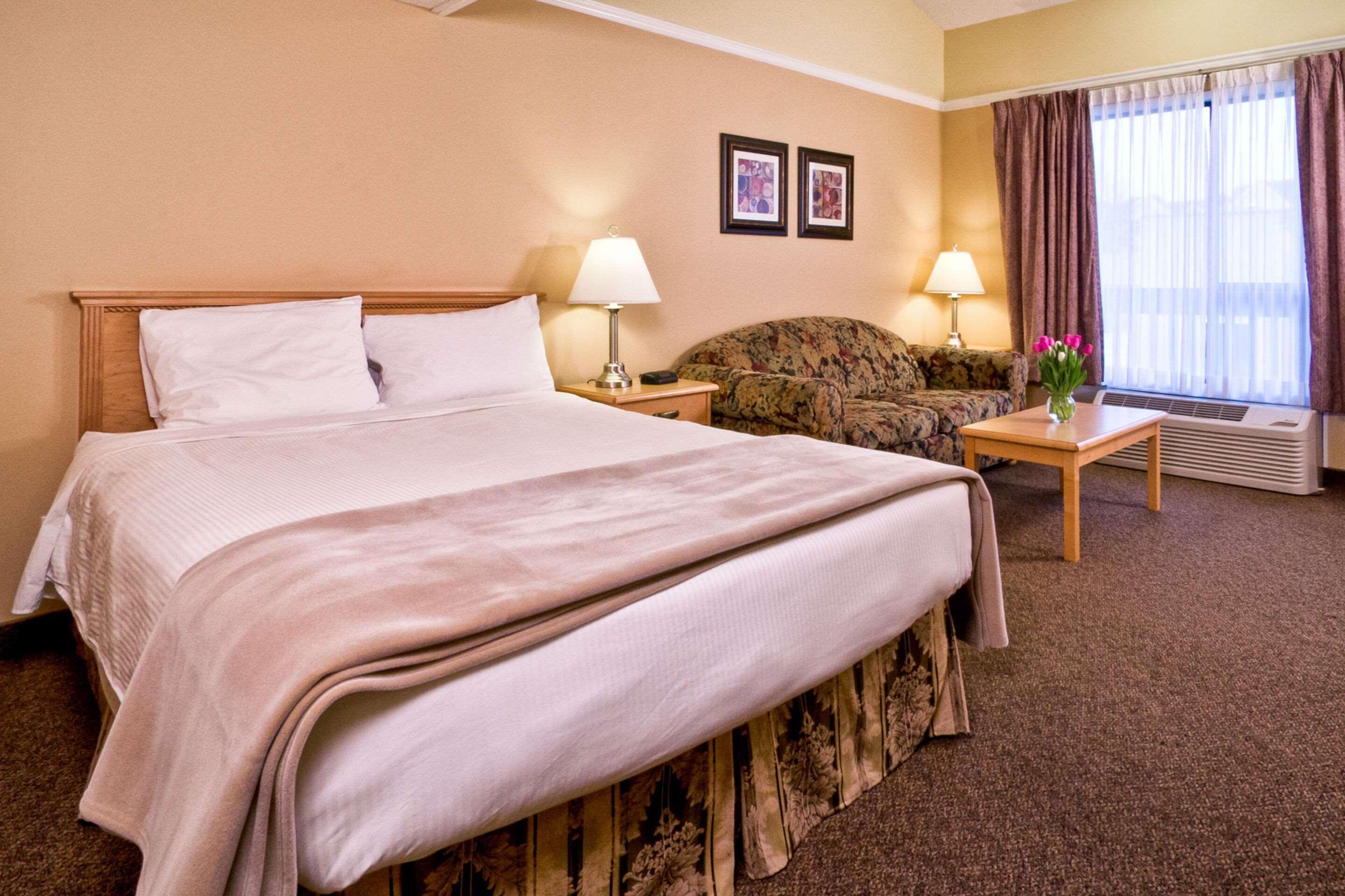 Econo Lodge Inn & Suites كيلوانا المظهر الخارجي الصورة