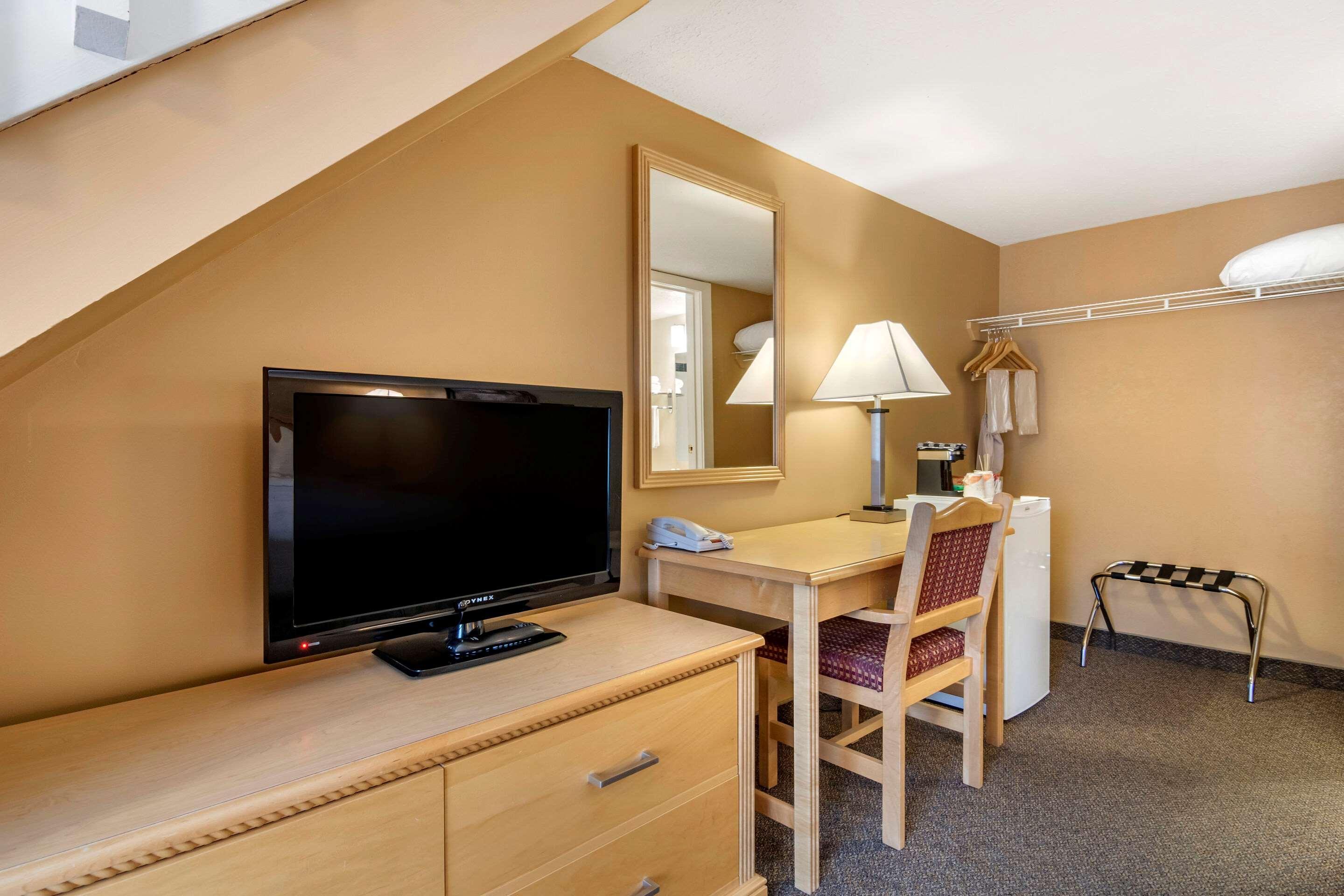 Econo Lodge Inn & Suites كيلوانا المظهر الخارجي الصورة