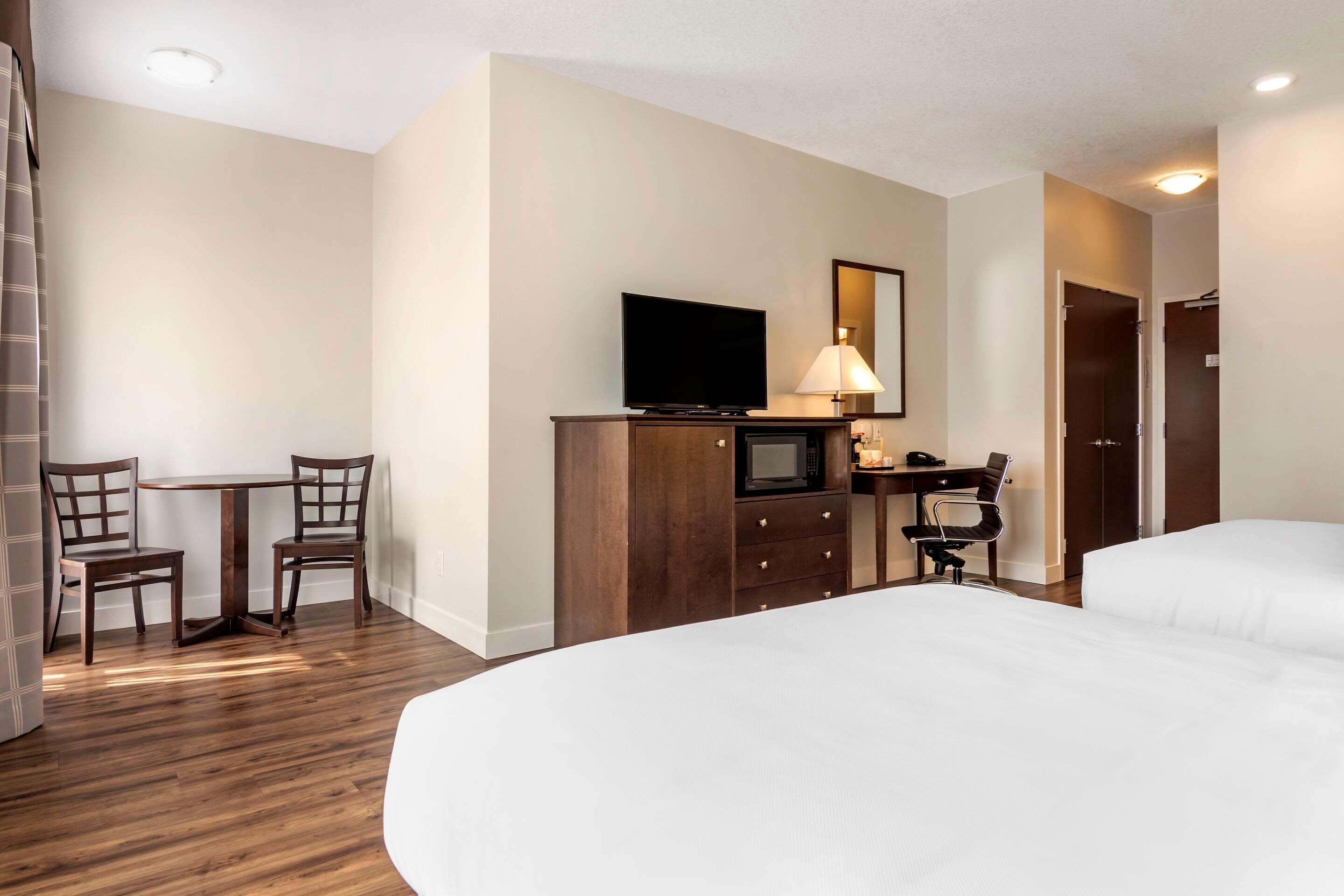 Econo Lodge Inn & Suites كيلوانا المظهر الخارجي الصورة